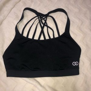 Super supportive strappy sports bra Calie